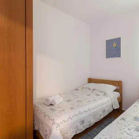 アパート Ferienwohnung In Privlaka Mit Grill, Garten Und Terrasse
