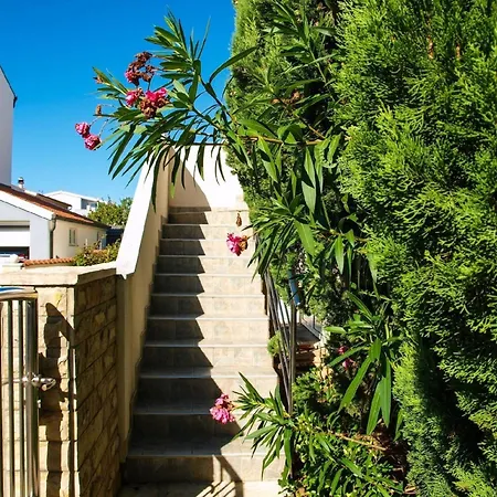 Ferienwohnung In Privlaka Mit Grill, Garten Und Terrasse