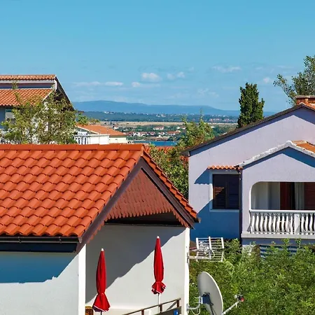 Ferienwohnung In Privlaka Mit Grill, Garten Und Terrasse アパート
